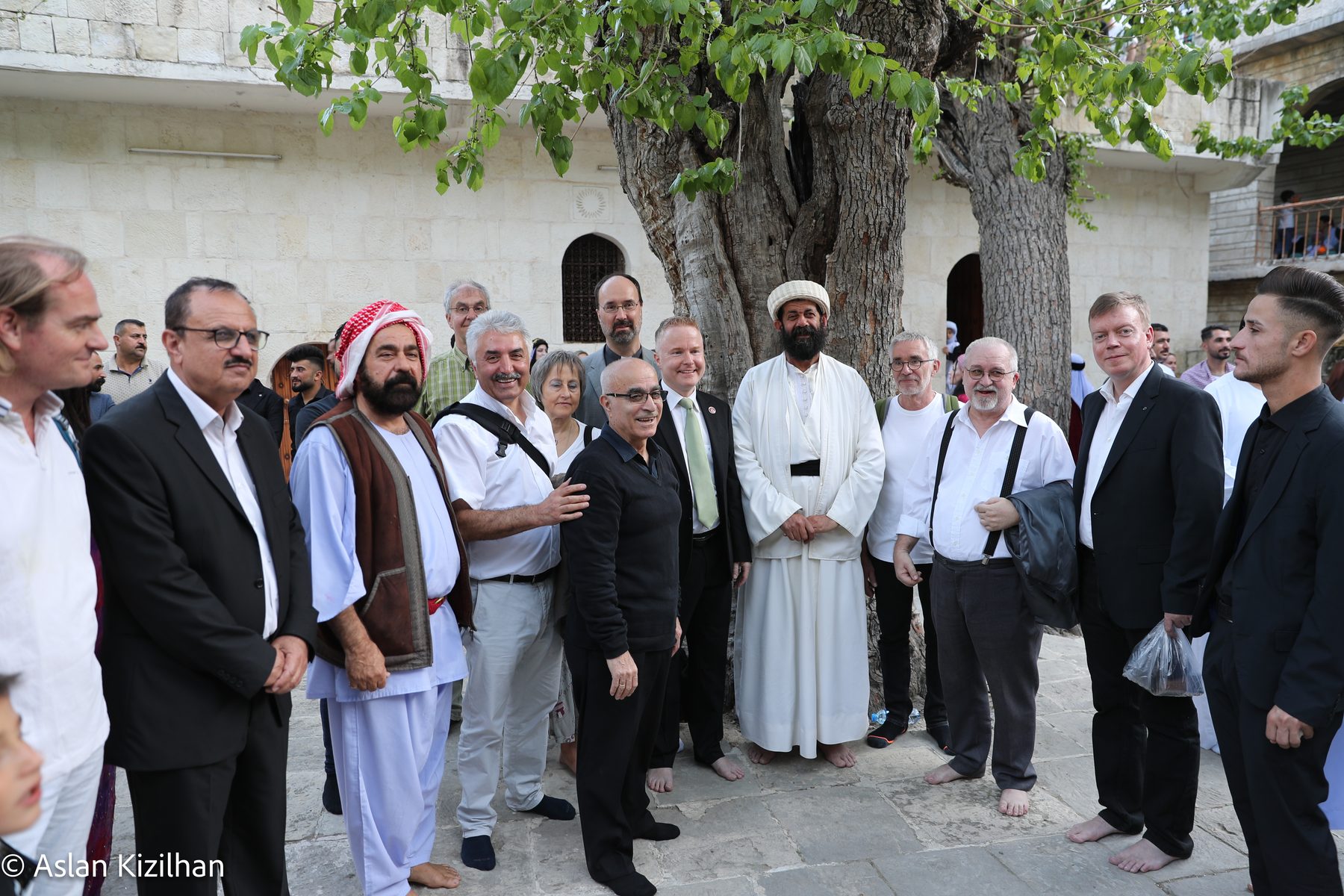 Delegation in Lalish mit dem Baba Sheikh